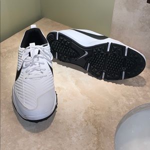 Golf shoes